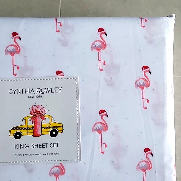 ☃️NWT☃️ Cynthia Rowley Christmas Flamingo & Santa Hat King Sheet Set - Picture 4 of 4